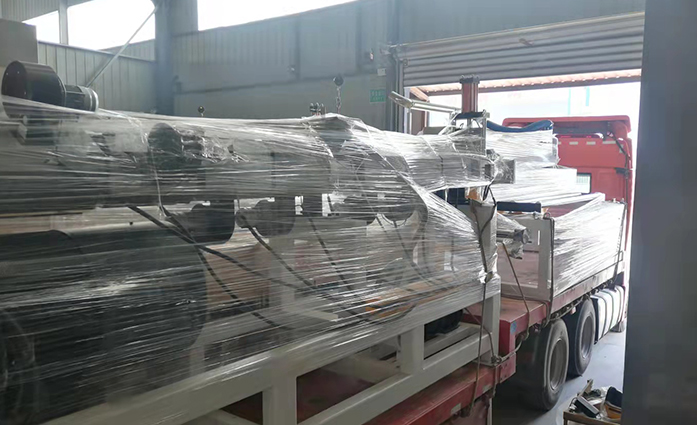 青航員工用心制作每一臺設備